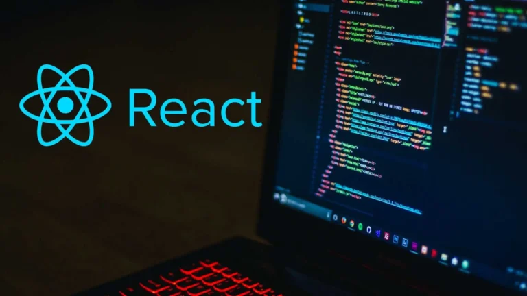 Logo de React junto a pantalla con código en un portátil.