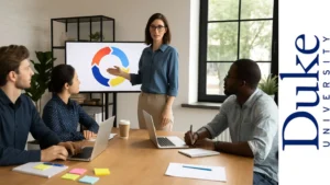 Reunión de equipo con líder explicando un ciclo ágil en pantalla durante una sesión de trabajo colaborativo