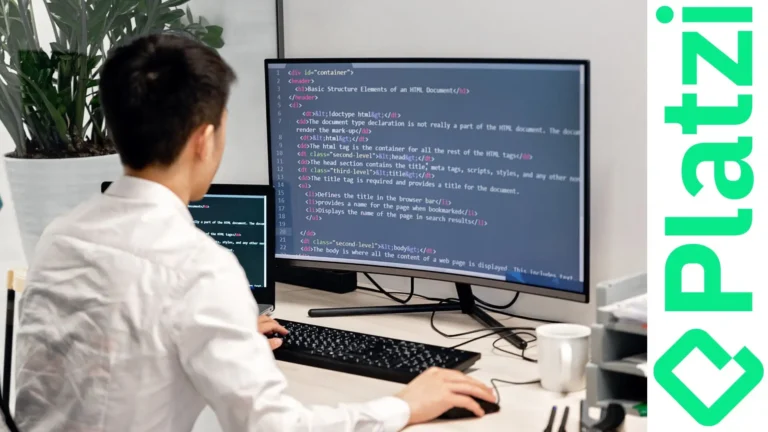 Mujer joven programando desde casa con laptop en un ambiente cómodo y acogedor, representando aprendizaje online de programación.