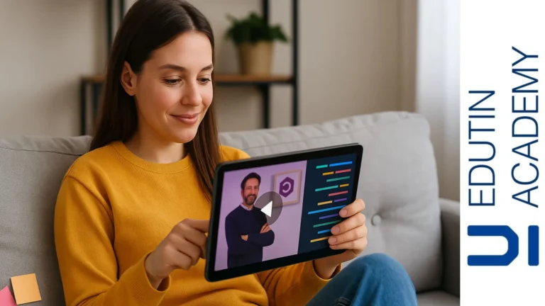 Estudiante joven viendo una videoclase de programación C# en una tablet desde casa